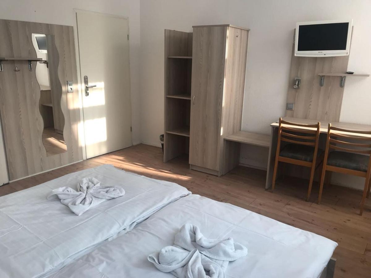 Koelner Pension Экстерьер фото